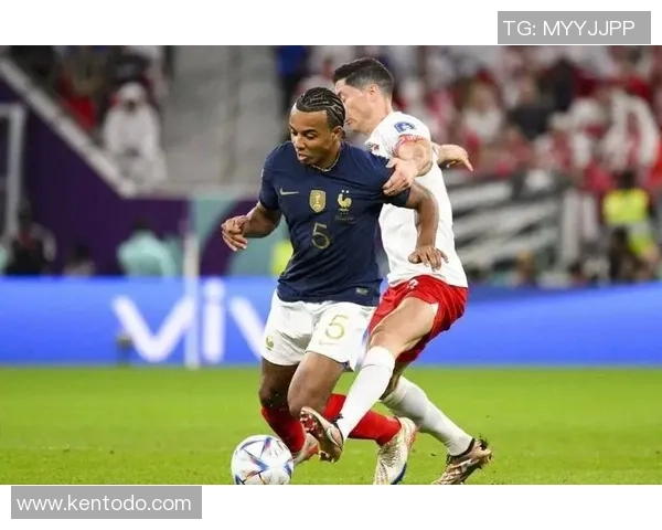 巴西足球明星戴金链引发热议彰显奢华生活方式与运动员形象的碰撞